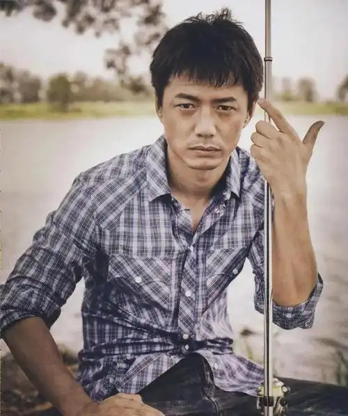 段奕宏三考中戏读书4年不回家年初四在宿舍为陶虹做手抓饭