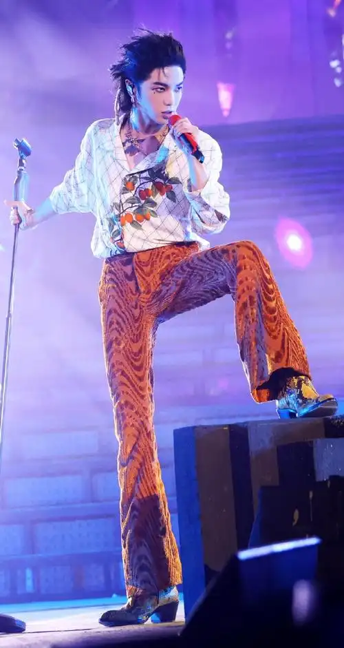 这什么名品身材啊,这合理吗#华晨宇太阳神