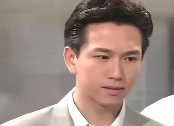 这次58岁本色出演繁花的温兆伦彻底戳穿了内娱的体面