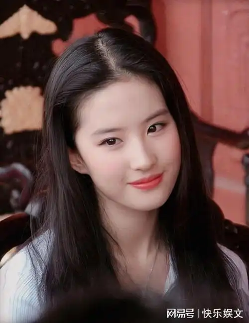 36岁刘亦菲穿紫色长袍参加活动!状态年轻身材好,果然永远是女神|恋情_