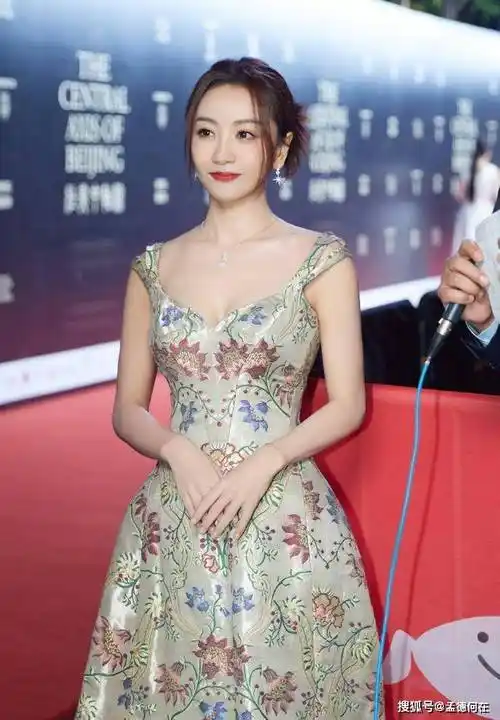 原创42岁杨蓉真乃人间大蜜桃饱满有料太性感