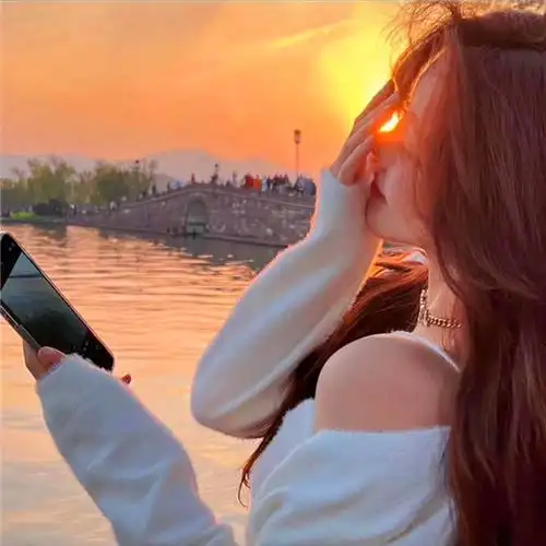 高级女生侧脸头像小众背影时尚图片_女生头像_头像屋