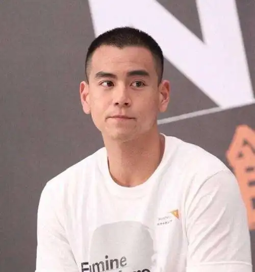 男生剪寸头后的颜值变化