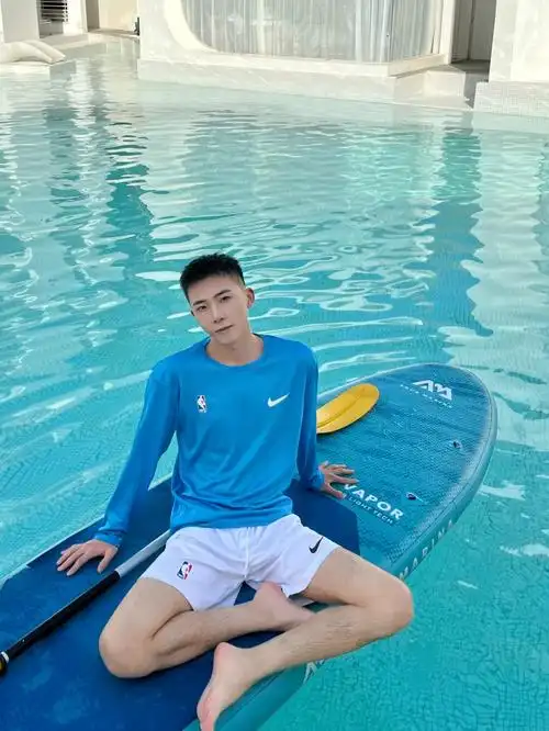 75体育生三亚拍照男生运动穿搭ootd