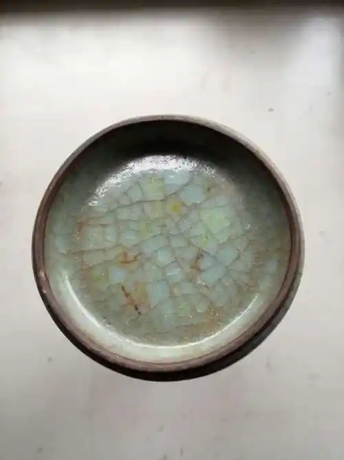 宋官窑粉青釉癸凤耳盘口瓶