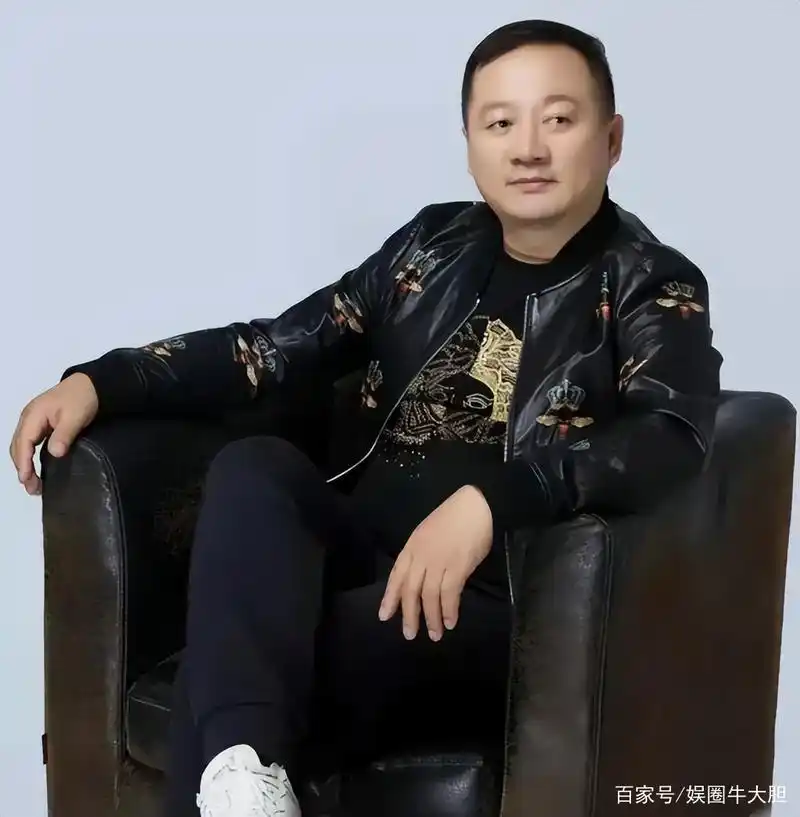 "赵本山接班人"唐鉴军:成名后不抛弃不孕结发妻子,现状如何?