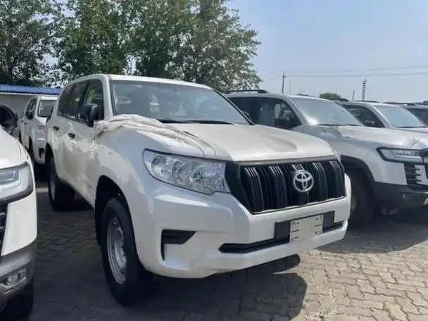 2023款丰田霸道2700丐版外挂现车性能强称之为越野之王