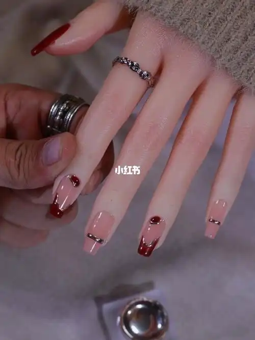网红显白气质红色美甲