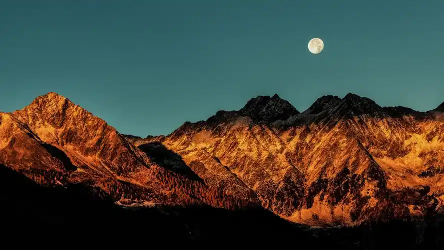 精选陡峭山脉风景图片宽屏壁纸