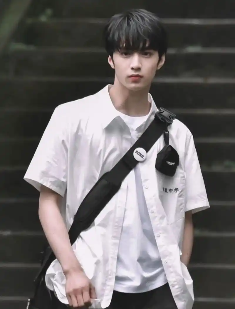 刘耀文神图 拿图吱声