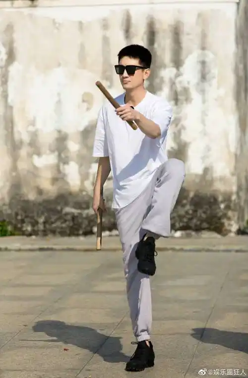 林更新卷发造型旧照