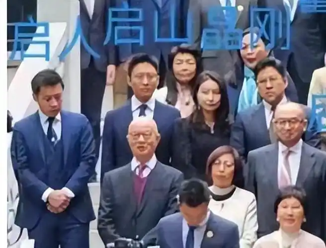 霍英东纪念馆正式开馆霍家人齐聚拍全家福郭晶晶霍启刚成焦点