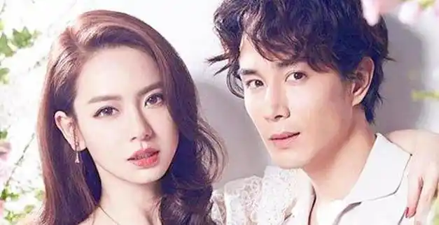 笑死了!果然一个被窝里睡不出两种人,戚薇竟为50亿"抛弃"老公