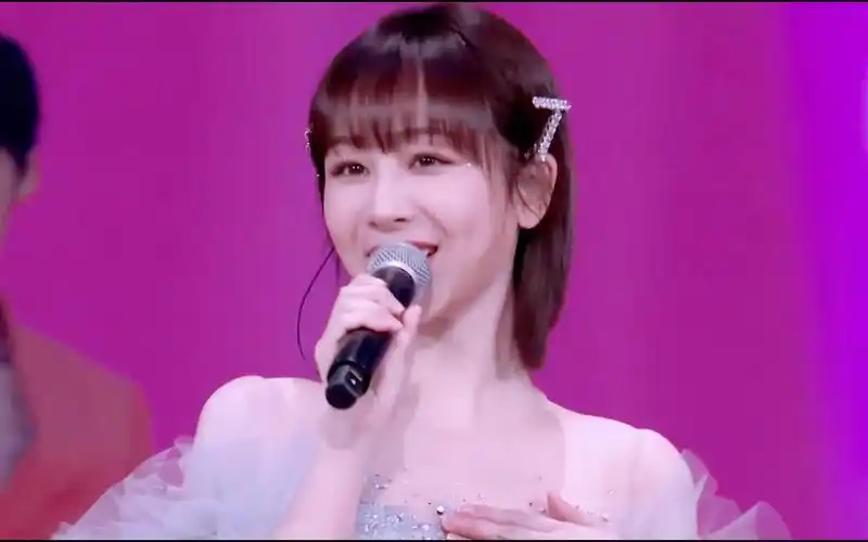 杨紫2021的第一抹甜