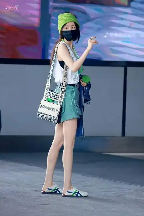 周迅街拍穿搭图片裙子_街拍穿搭传送门的微博_明星穿搭街拍