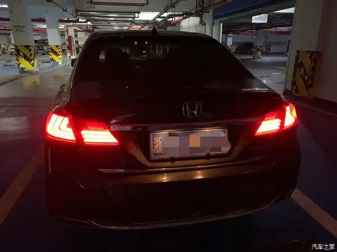 雅阁尾灯小改装大叔开车特稳当