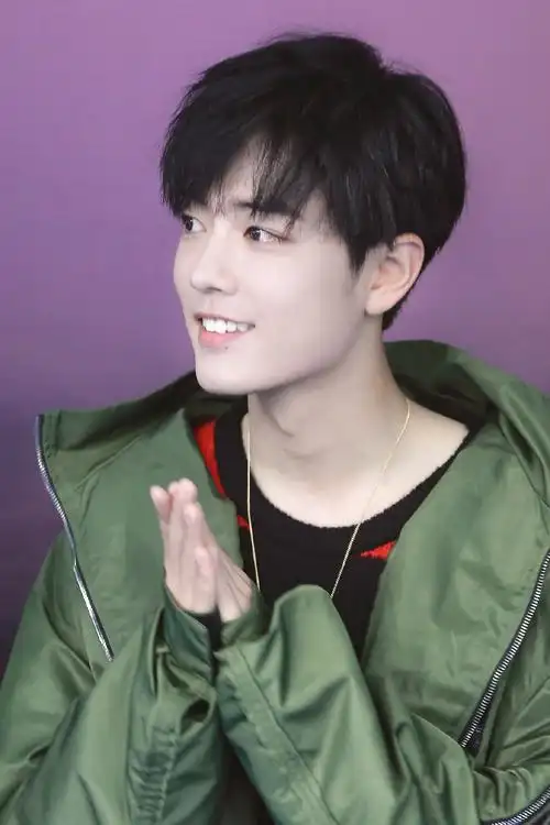 人气小生肖战时尚帅气写真,明星,小鲜肉,帅气,演员,帅哥,歌手,大陆男