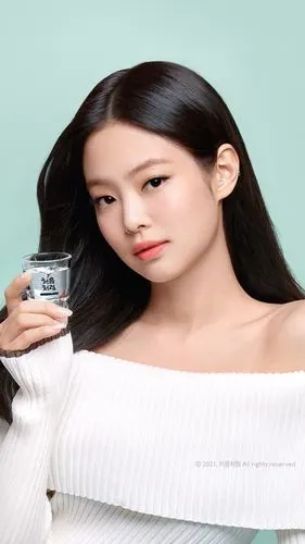 blackpink成员jennie成烧酒品牌形象代言人