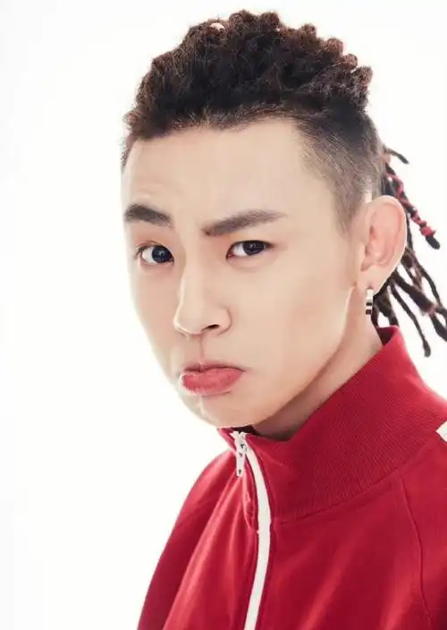 小鬼又绑脏辫了##小鬼彩色脏辫造型