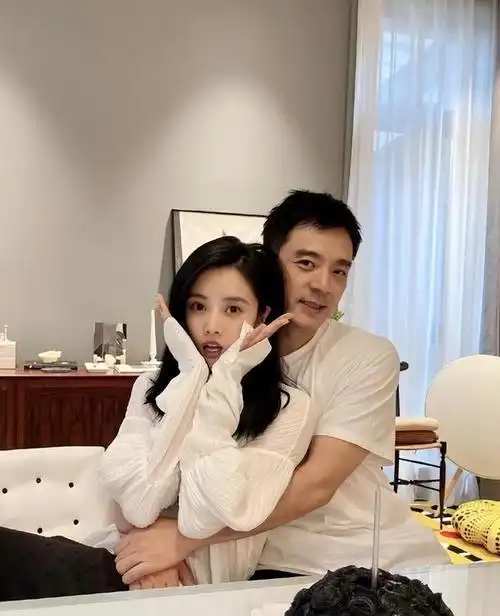 他曾与郝蕾结过婚,深爱过王珞丹,却辜负了殷桃,38岁找到归属!