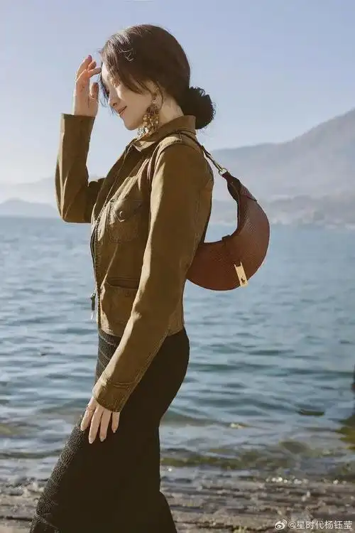 杨钰莹罕见晒生活照江山配美人她已活成中年女人最羡慕的模样