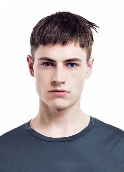 男生国字脸能剪蘑菇头么 国字脸男生适合蘑菇头吗_发型师姐