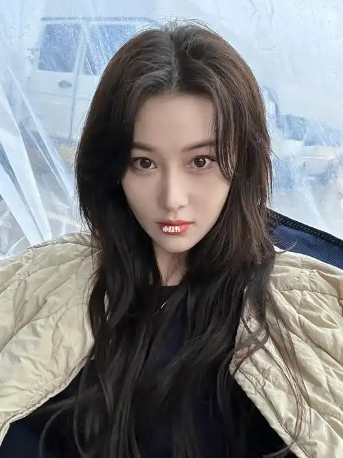 张馨予长发原相机自拍太美了