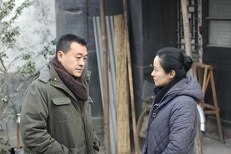 电话是他的初中同学李海洋打来的,他一开始知道是李海洋也很开心,毕竟