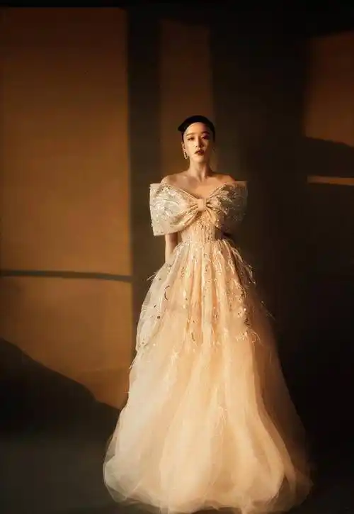 阚清子的礼服造型原来这么美,不仅带着仙气感,还有一种贵族感_显得