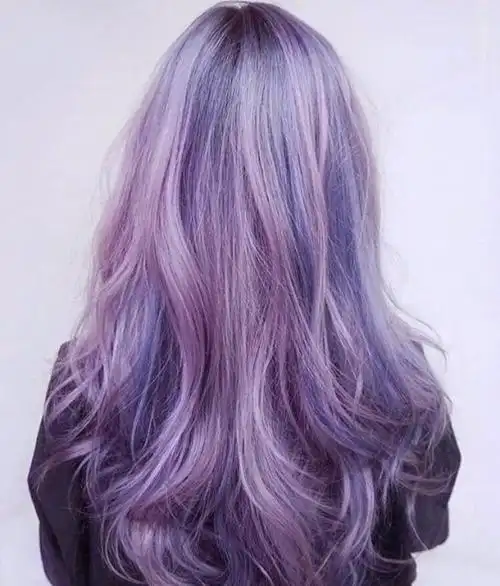 除了雾面必须要有的灰色系元素,搭配紫色,蓝色挑染会给人神秘感.