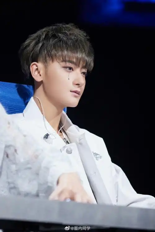 黄子韬最新路透来袭,主打就是一个颜值回春,这小子又帅回来,梦回exo