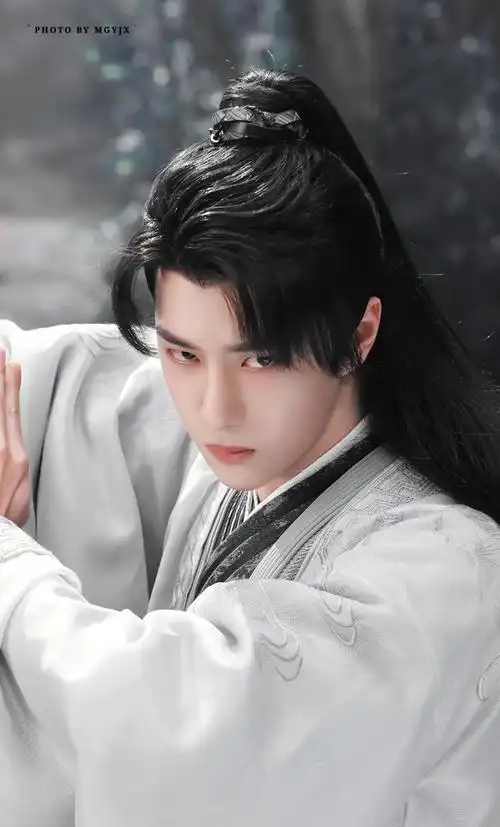 王一博风起洛阳新造型亮相却带了一点蓝忘机的影子