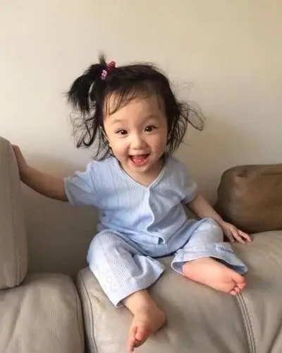 洪欣的女儿真心可爱哦