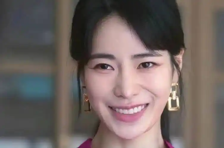 歪嘴笑的情绪表达