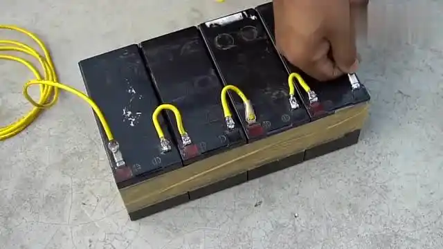 用4个12v电瓶就能做一个焊机?这是怎么操作的?牛!