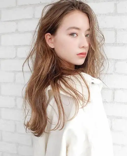 13岁混血嫩模撞脸石原里美,凭借一张照片爆红令网友大呼「奇迹女孩」!