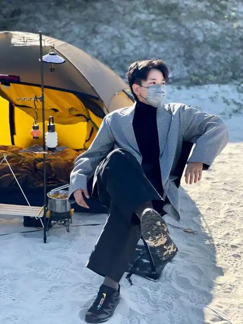 谁说露营不能穿西装西贡西湾野营ootd