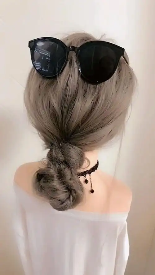 夏天戴墨镜,你就可以这样扎头发,很时尚哦!