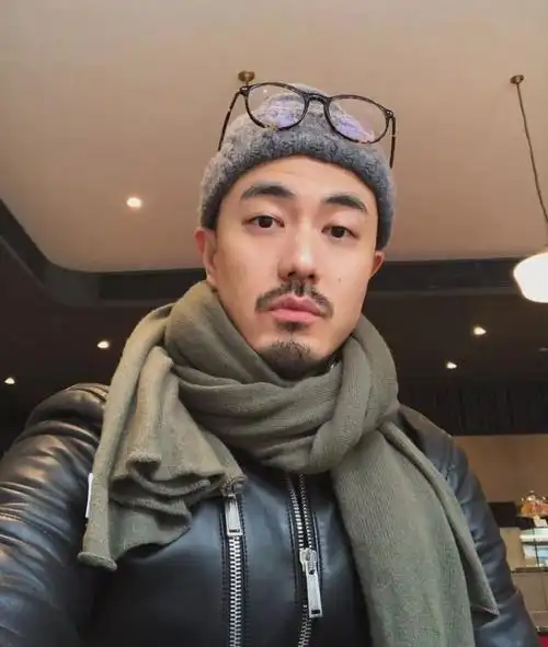 ins穿搭博主: 这位上海帅大叔可能是投资行业中最会穿的