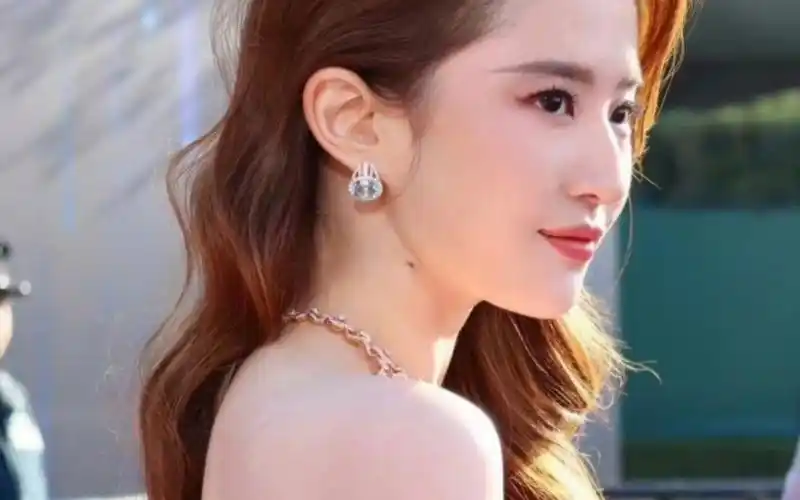 天啊!刘亦菲竟然回应男粉的表白了