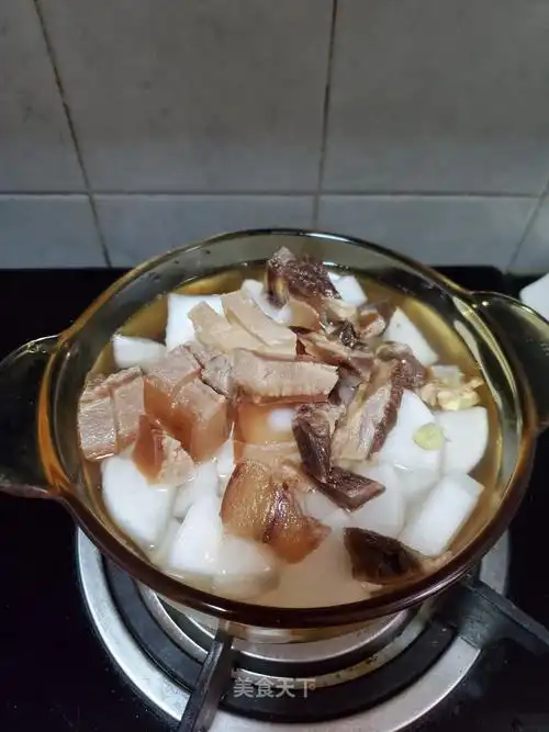 白萝卜炖腊肉