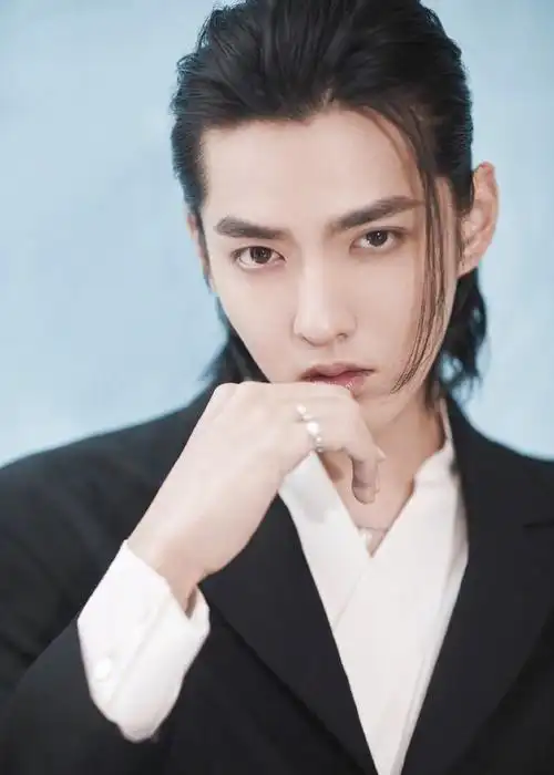 吴亦凡长发西装写真图片612