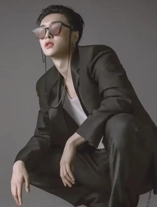 时尚芭莎-张艺兴:你是我的那一抹惊鸿-话本小说网