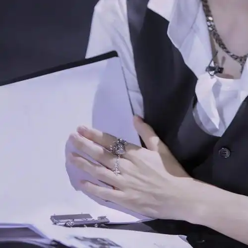 手控党的福利又来了请查收王俊凯的帅手指