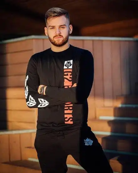 玩加csgoniko蓄起胡子也挺帅的676767