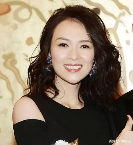 笑起来的章子怡-清纯明艳