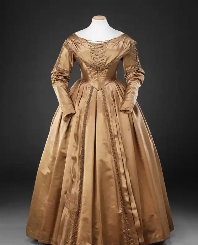 19世纪的女性服饰