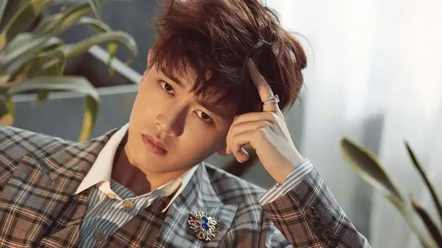 任嘉伦明星明星风尚壁纸2