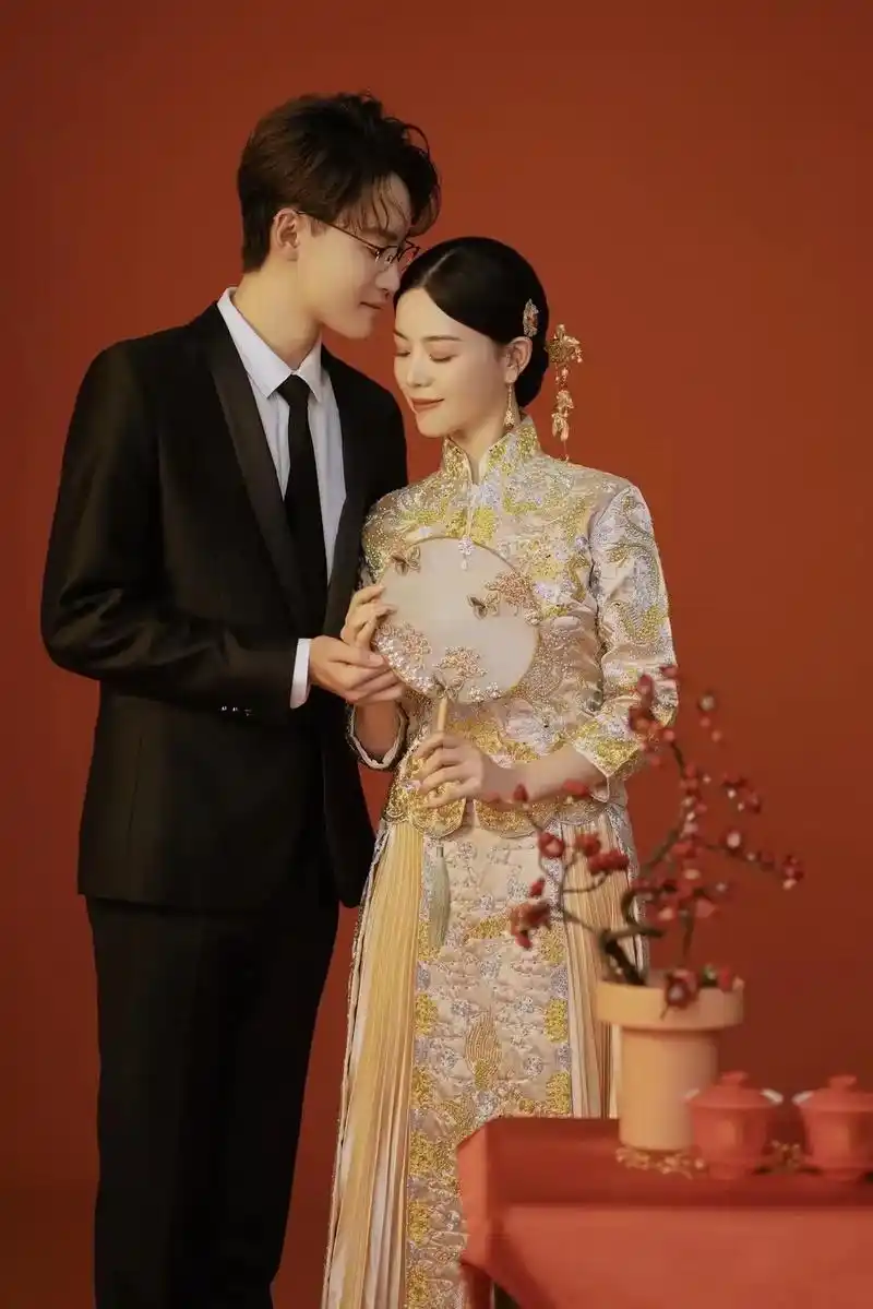 好看不腻的新中式婚纱照,惊艳中国风.一袭华裳 中国新娘 是精 - 抖音