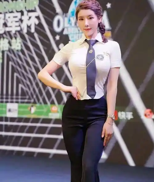 刘太阳cos"蜘蛛侠",尽显丰满身材!这扛不住啊._健身_运动_姐姐